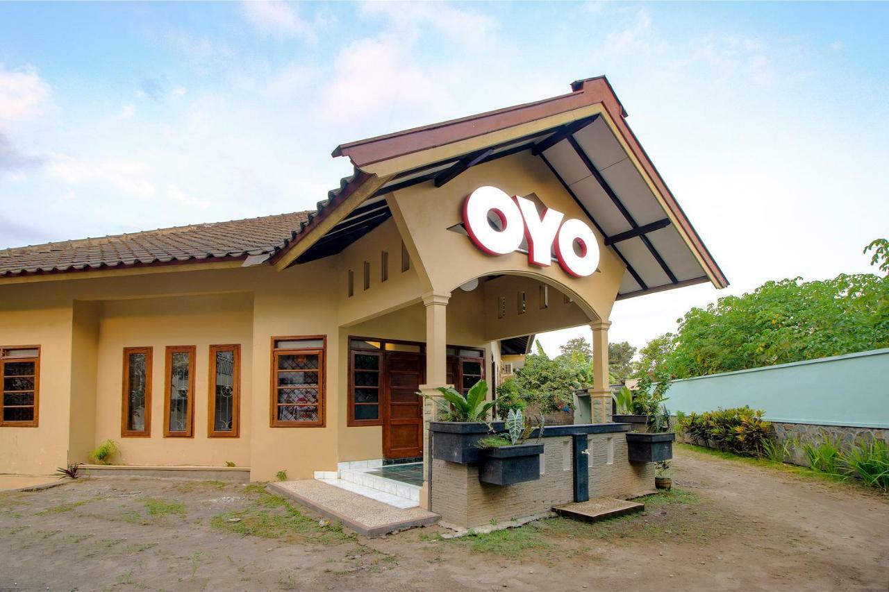 Oyo 1195 The Doctor'S Guest House Syariah Kejayan Экстерьер фото