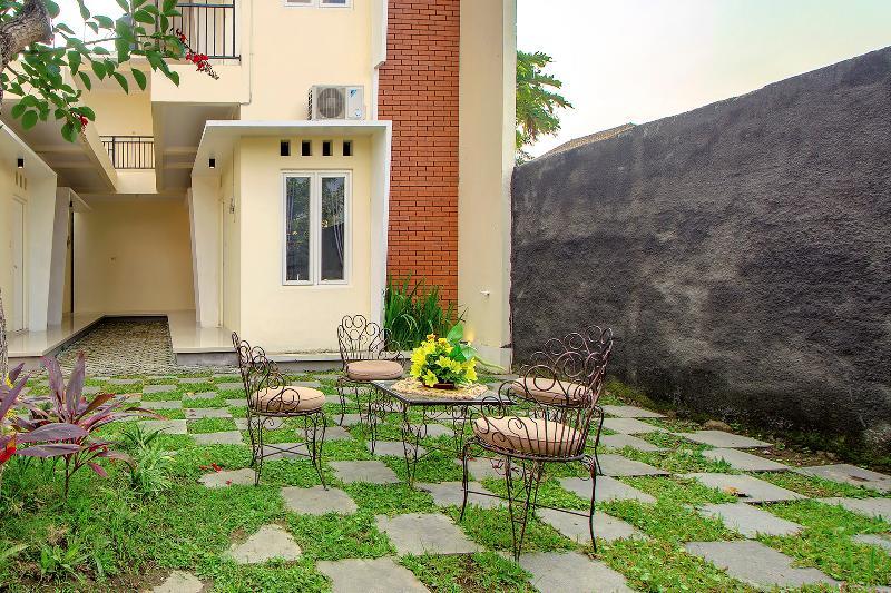 Oyo 1195 The Doctor'S Guest House Syariah Kejayan Экстерьер фото