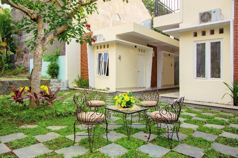 Oyo 1195 The Doctor'S Guest House Syariah Kejayan Экстерьер фото