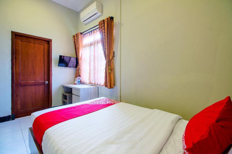 Oyo 1195 The Doctor'S Guest House Syariah Kejayan Экстерьер фото