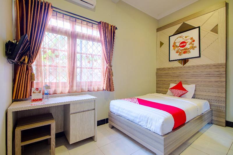 Oyo 1195 The Doctor'S Guest House Syariah Kejayan Экстерьер фото